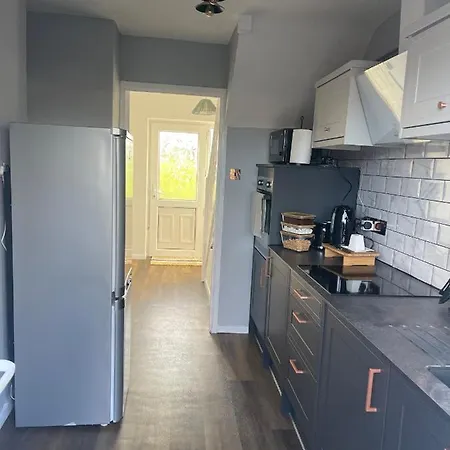 Guest house Ii Comfortable Room, Shared House Almondsbury